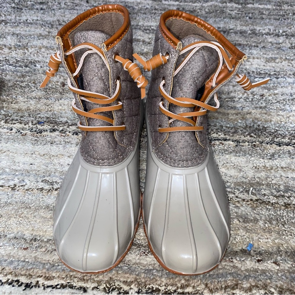 London Fog Two-Tone Winter Duck Boots in Taupe and Brown (S)